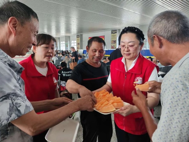 暴雨“留客”！哈密：别慌，食宿免费！
