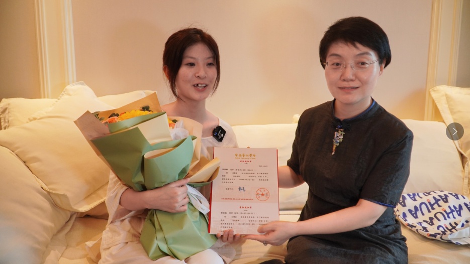 0001号！安徽“追光女孩”收到大学录取通知书！