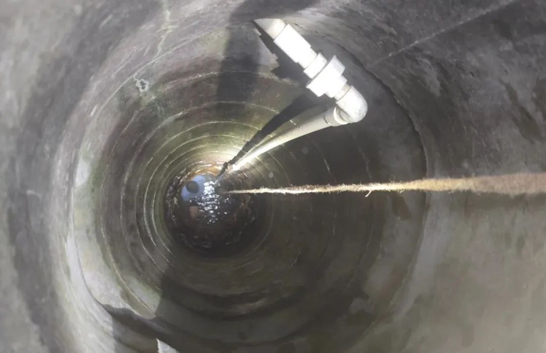 突发!一男子坠落…… 突发!一男子坠落……