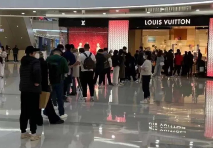 “快找上海人代购！”知名品牌在上海放大招，最便宜的单品仅百元！还有新亮点→