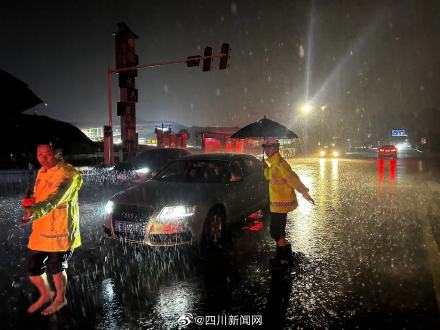 出行请注意!暴雨致乐山多条道路中断 出行请注意!暴雨致乐山多条道路中断