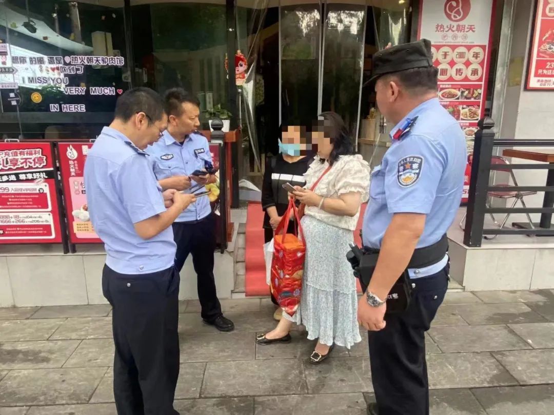 “闺蜜”结婚，她要寄5根金条作贺礼，真相细思极恐