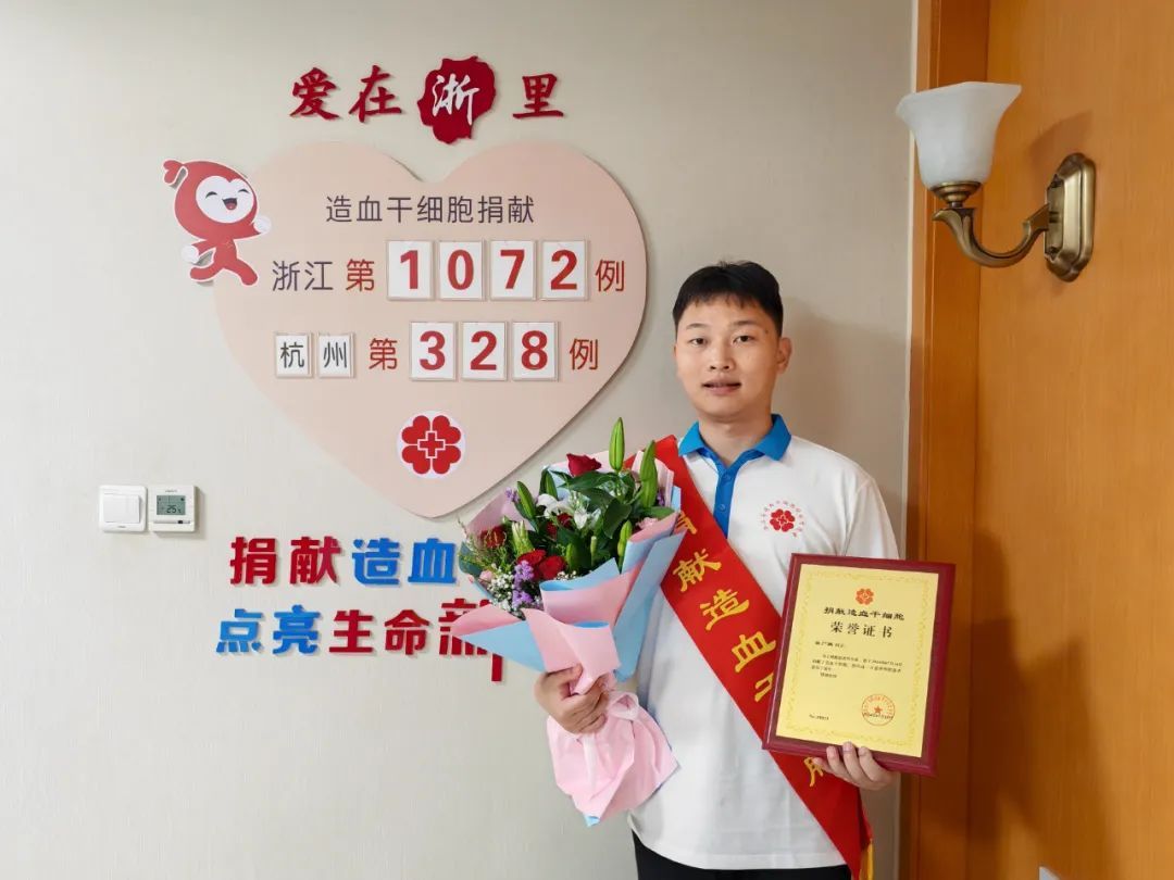 从保安到律师，杭州小伙的经历太绝了！最近突然住院，网友却爆赞…