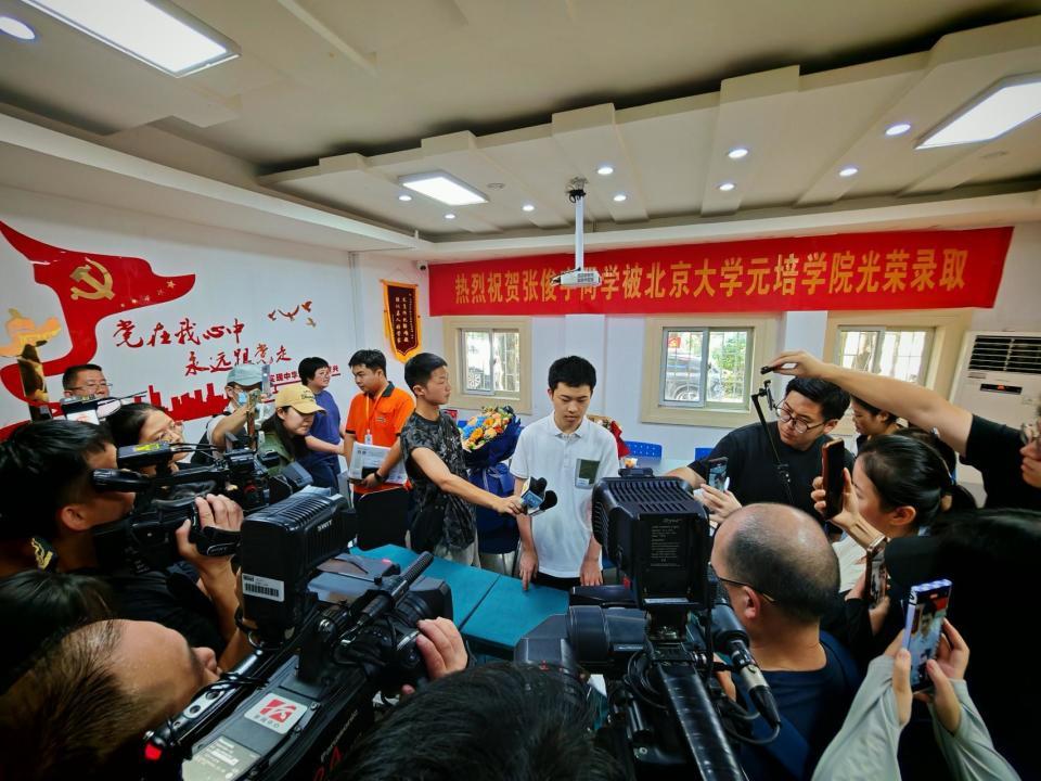 北京大学录取通知书,长沙伢子收到一份特别的成人礼 北京大学录取通知书,长沙伢子收到一份特别的成人礼