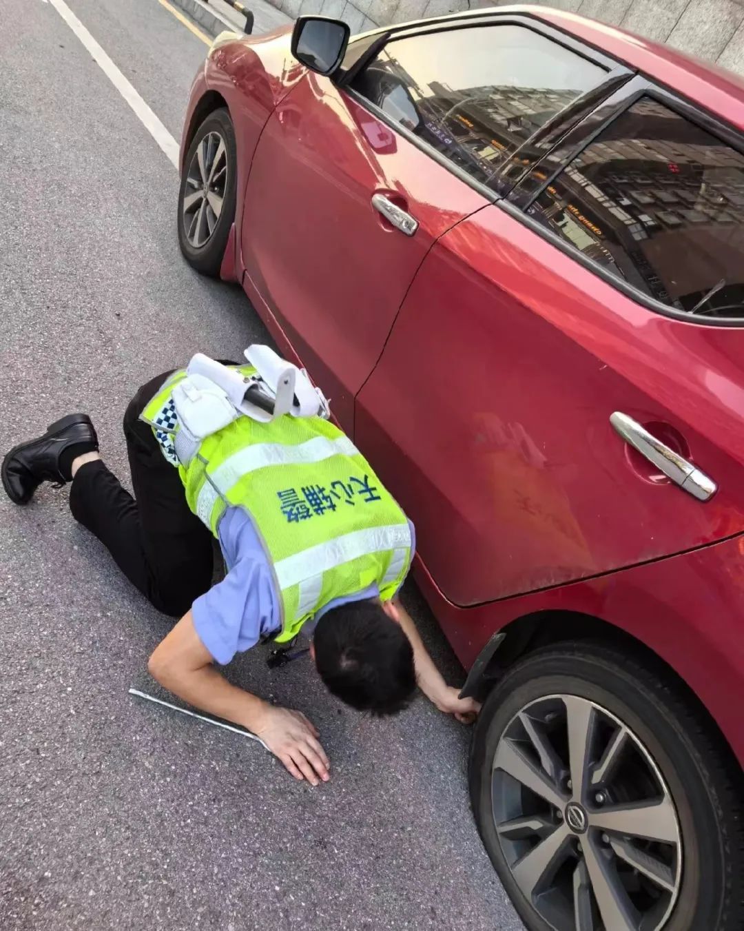 长沙黄土岭这位交警火了！网友花式点赞