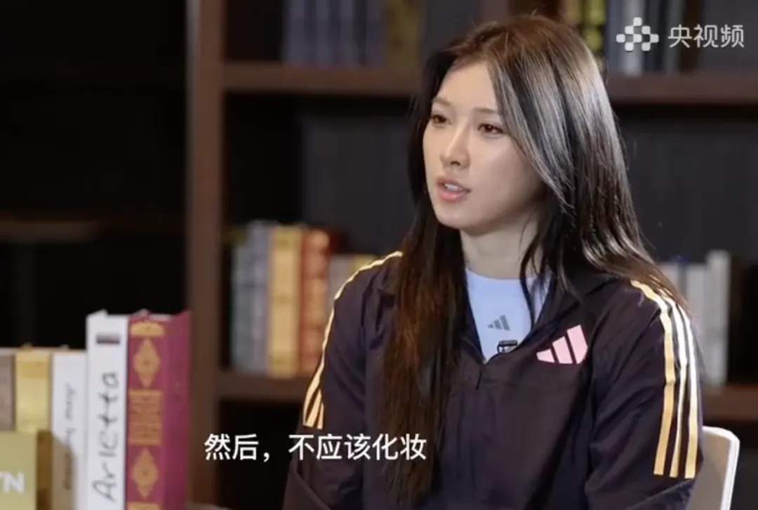 热搜第一！吴艳妮巴黎奥运会官网证件照公布，本人回应化妆做造型参赛