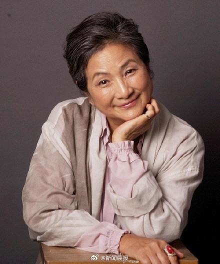 经纪公司发文悼念郑佩佩：深感痛心及婉惜