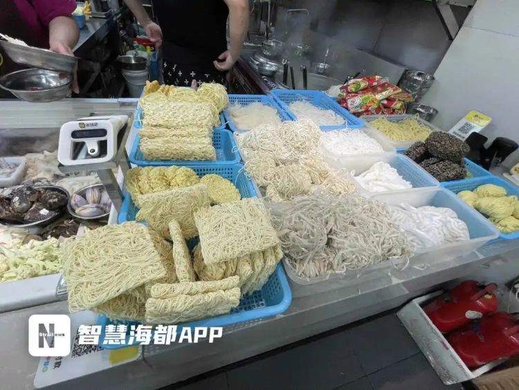 太暖了！福州一餐馆贴出告示：如遇困难，免费吃面！