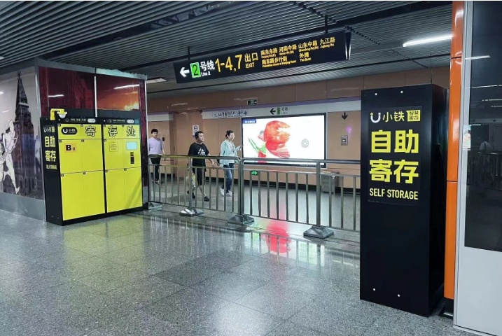 上海地铁站有了！黄色、醒目...在上海拖着行李箱的人，看过来→