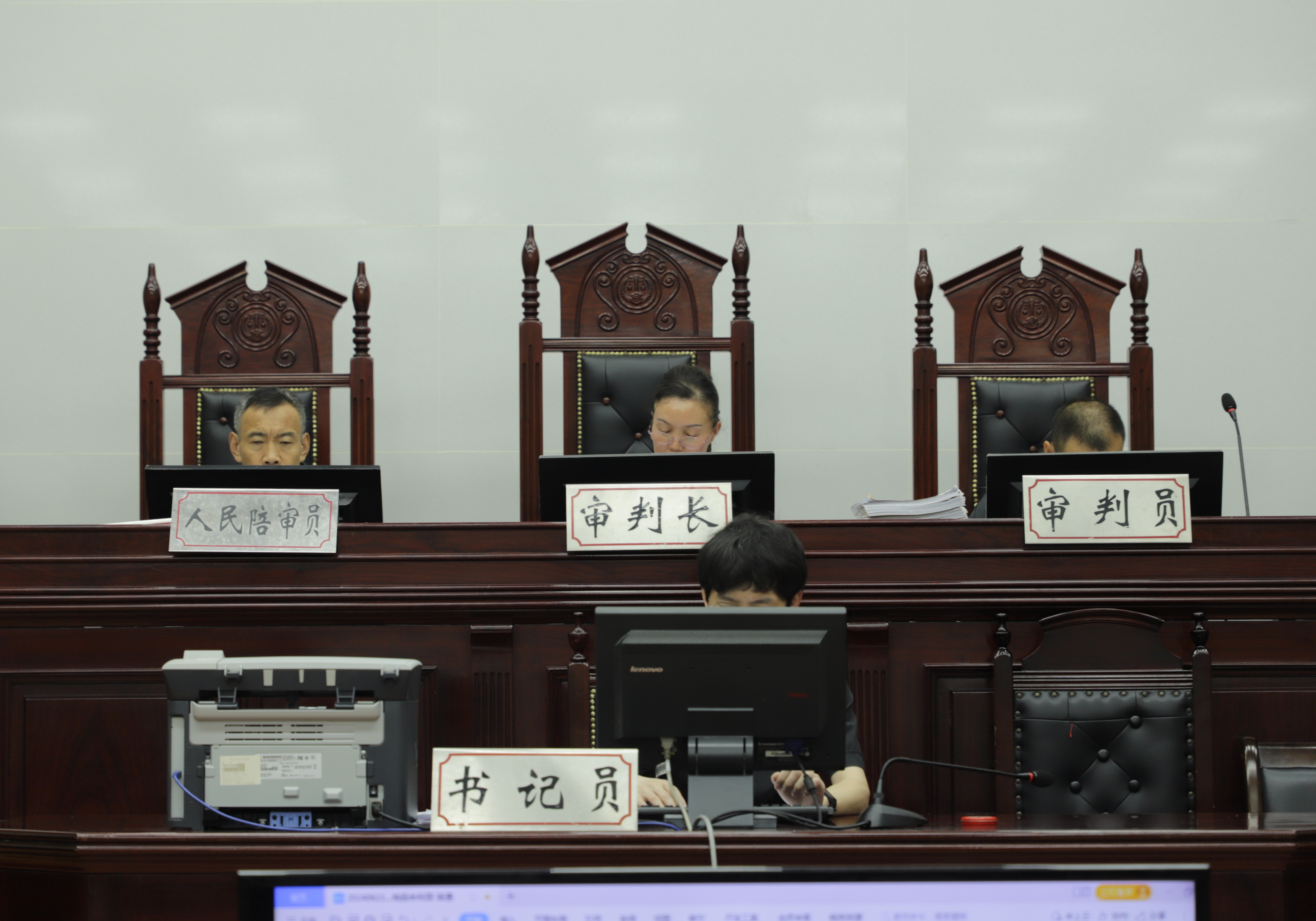 湖北丹江口:闫某某等25人制作、传播淫秽物品牟利罪案开庭 湖北丹江口:闫某某等25人制作、传播淫秽物品牟利罪案开庭