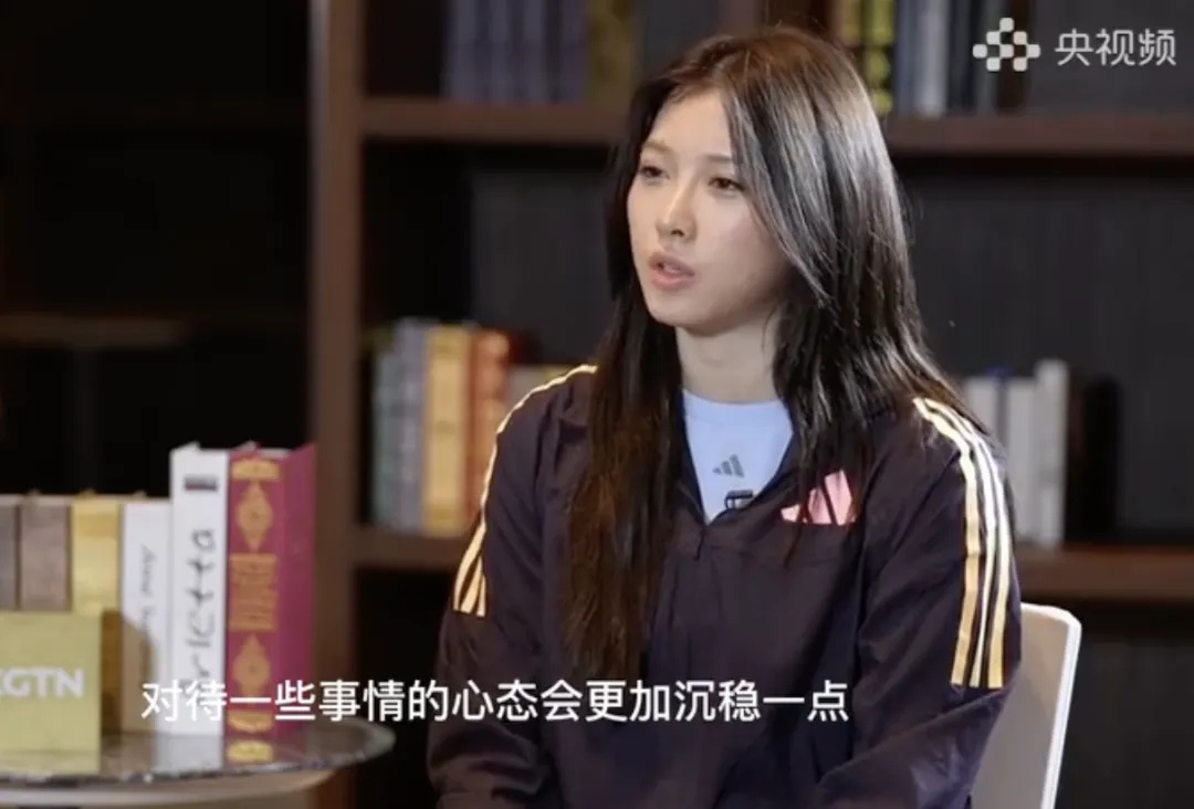 热搜第一！吴艳妮巴黎奥运会官网证件照公布，本人回应化妆做造型参赛