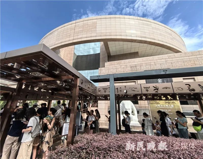 上海这地方热度飙升!门票“秒光”,许多人大包小包从外地赶来 上海这地方热度飙升!门票“秒光”,许多人大包小包从外地赶来