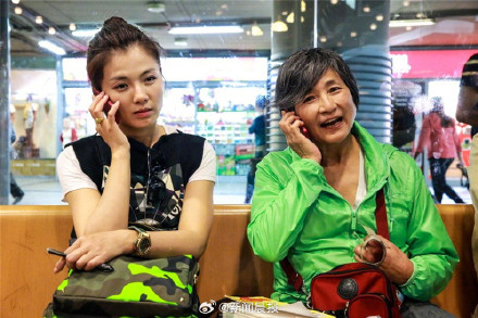 经纪公司发文悼念郑佩佩：深感痛心及婉惜