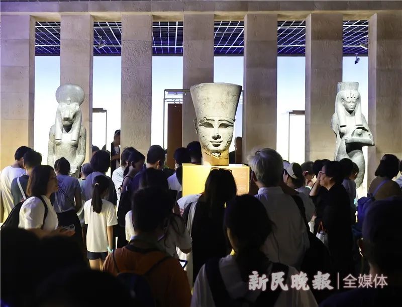 上海这地方热度飙升!门票“秒光”,许多人大包小包从外地赶来 上海这地方热度飙升!门票“秒光”,许多人大包小包从外地赶来