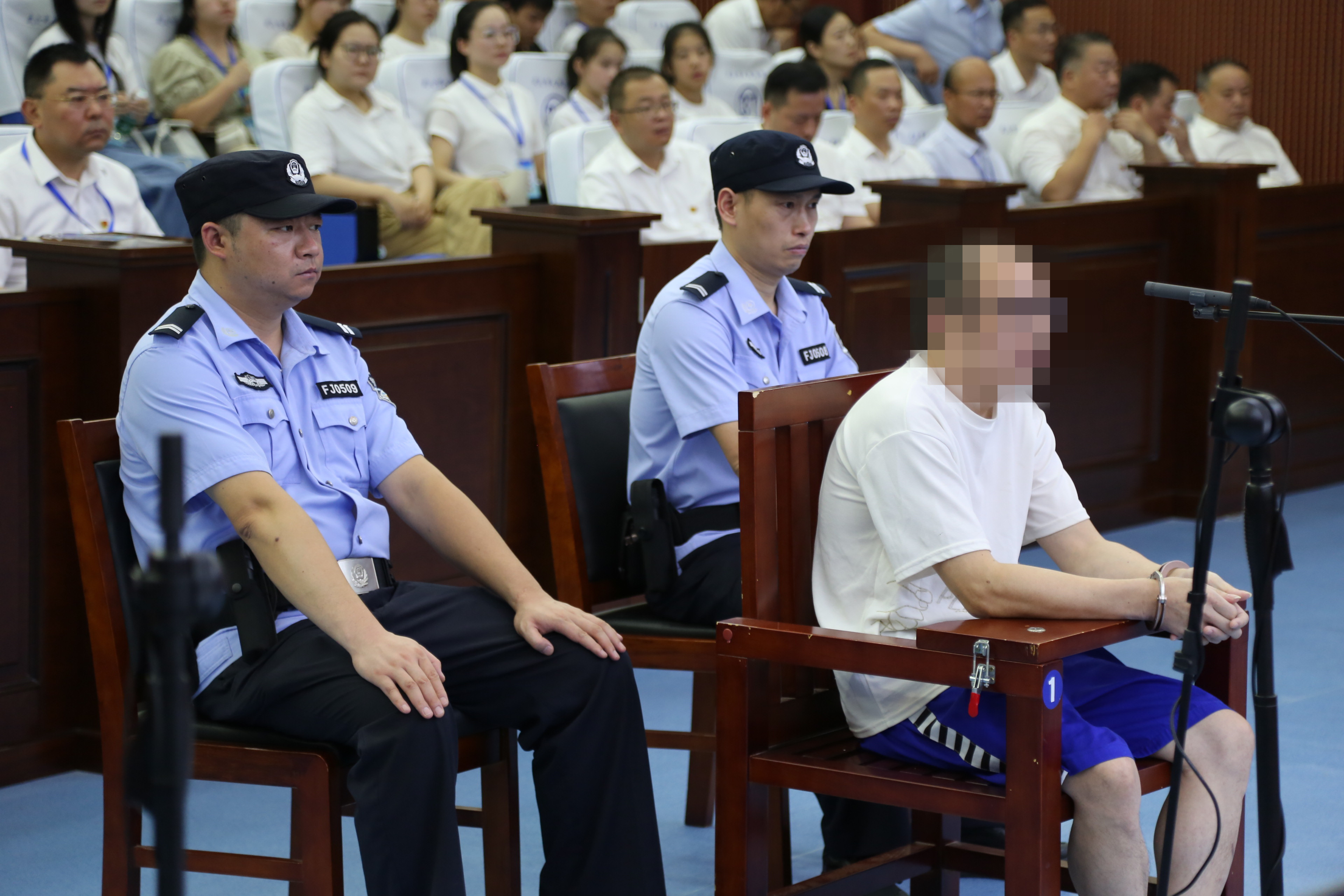 湖北武穴法院公开开庭审理一起公立医院工作人员受贿案