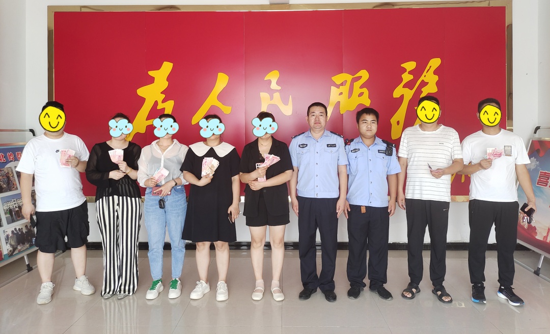 他俩真大胆,卖给老板空壳手机! 他俩真大胆,卖给老板空壳手机!