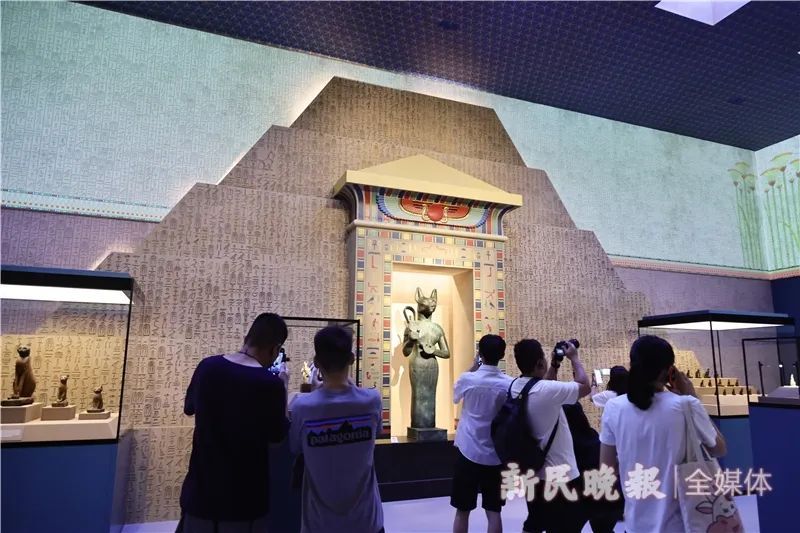 上海这地方热度飙升!门票“秒光”,许多人大包小包从外地赶来 上海这地方热度飙升!门票“秒光”,许多人大包小包从外地赶来