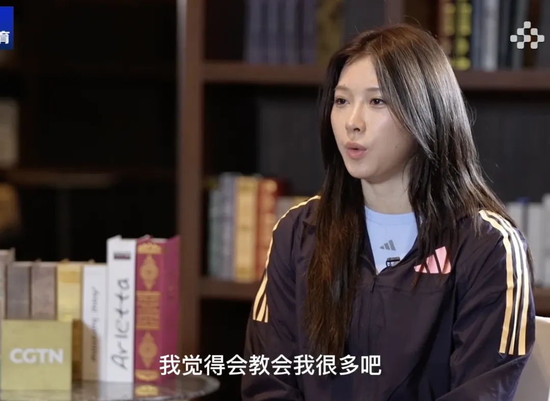 热搜第一！吴艳妮巴黎奥运会官网证件照公布，本人回应化妆做造型参赛