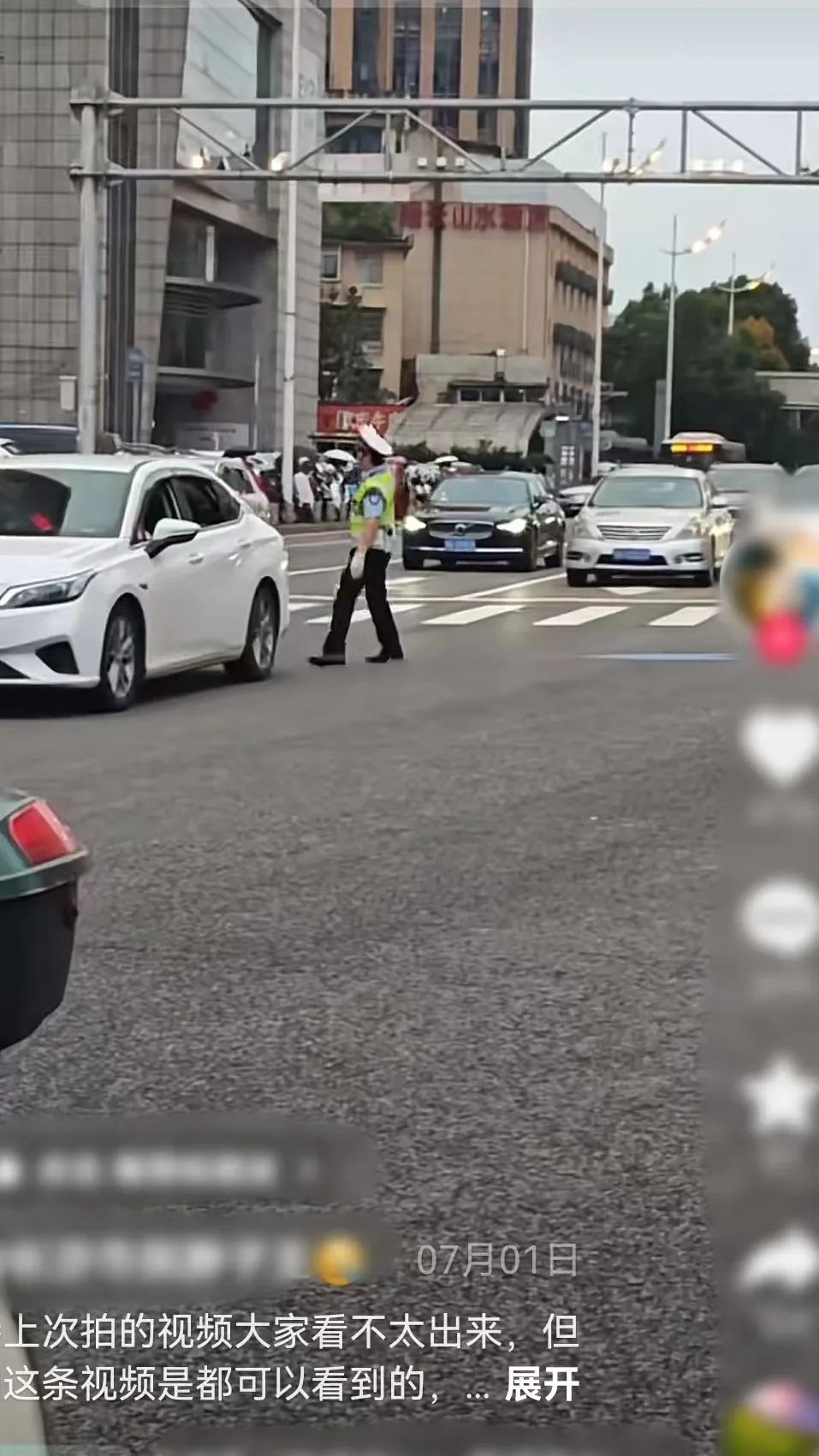 长沙黄土岭这位交警火了！网友花式点赞