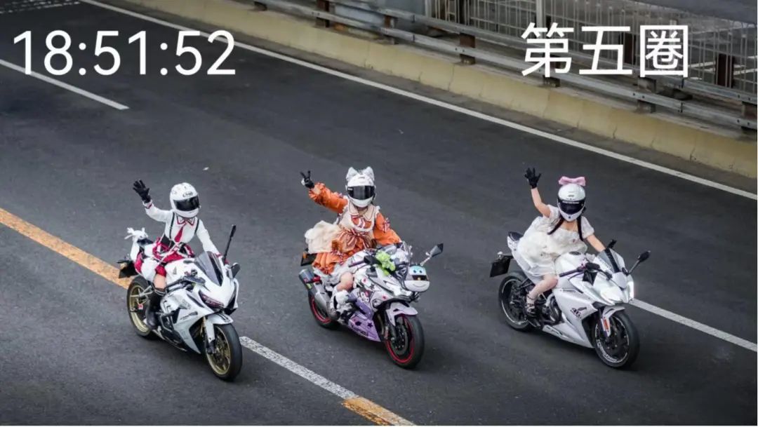 北京警方：涉87项交通违法！三女子为涨粉非法改装狂飙被抓！