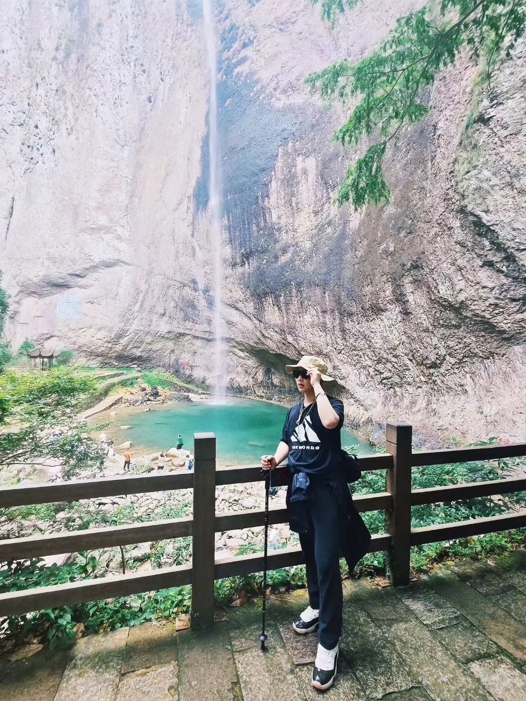 从保安到律师，杭州小伙的经历太绝了！最近突然住院，网友却爆赞…