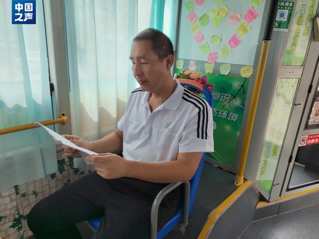 “两块钱坐出了航班的感觉!”这趟公交不一般 “两块钱坐出了航班的感觉!”这趟公交不一般