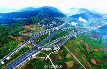 南充这条高速正式投入运营