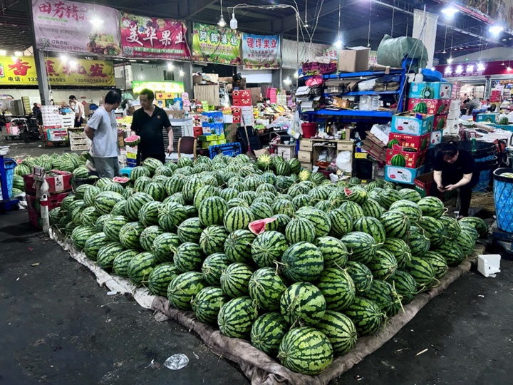 价格翻倍!杭州吃瓜群众:夏天离不开这一口 价格翻倍!杭州吃瓜群众:夏天离不开这一口