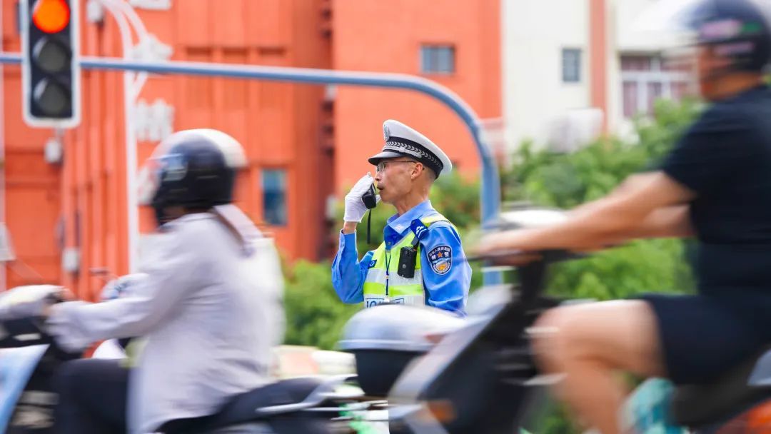 评论区→表扬墙，这位辅警获二级嘉奖！