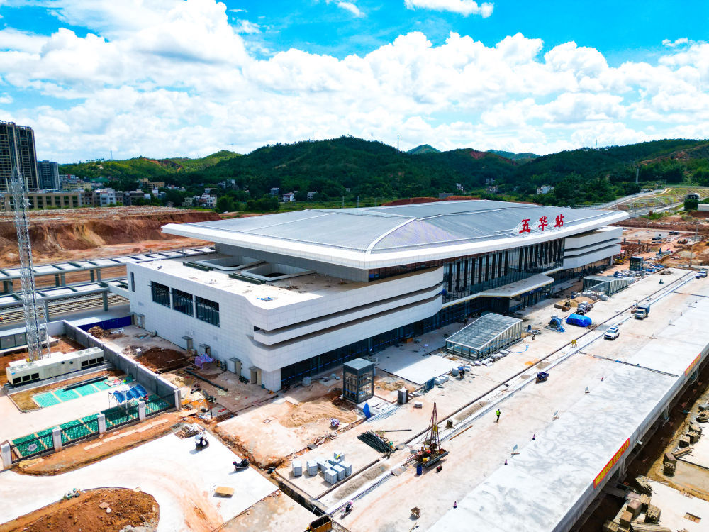 梅龙高铁新建站房亮相 梅龙高铁新建站房亮相