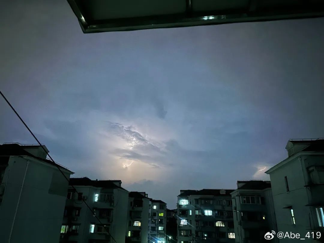 无声闪电?昨晚上海人亲历的神奇天象到底啥情况?网友:神仙打架了 无声闪电?昨晚上海人亲历的神奇天象到底啥情况?网友:神仙打架了