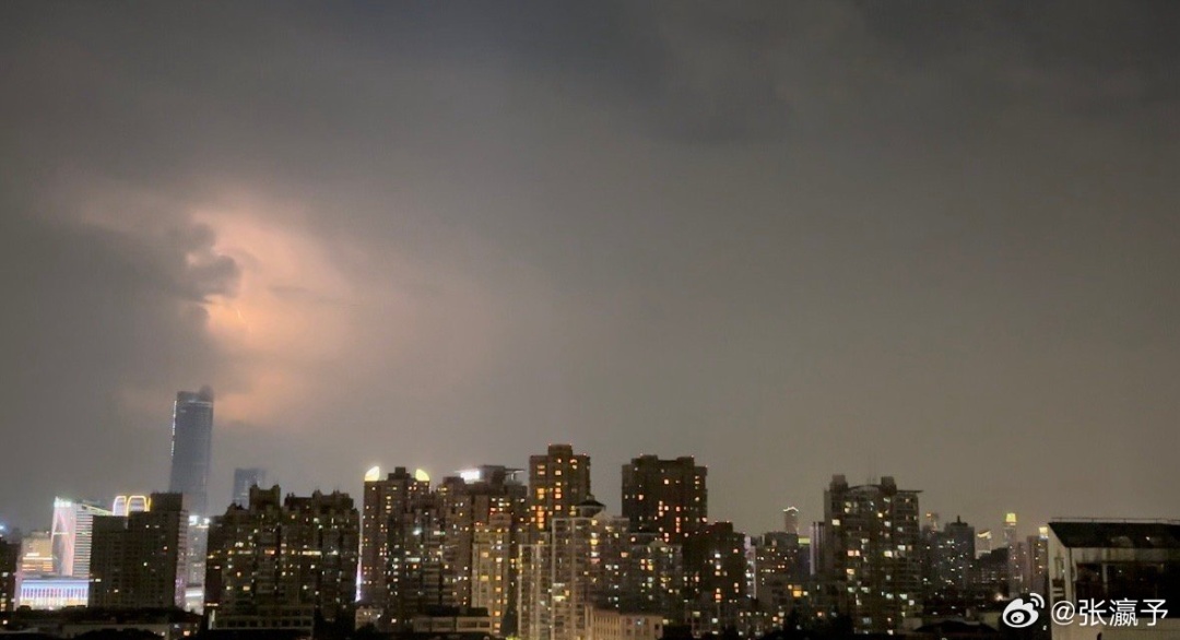 无声闪电?昨晚上海人亲历的神奇天象到底啥情况?网友:神仙打架了 无声闪电?昨晚上海人亲历的神奇天象到底啥情况?网友:神仙打架了