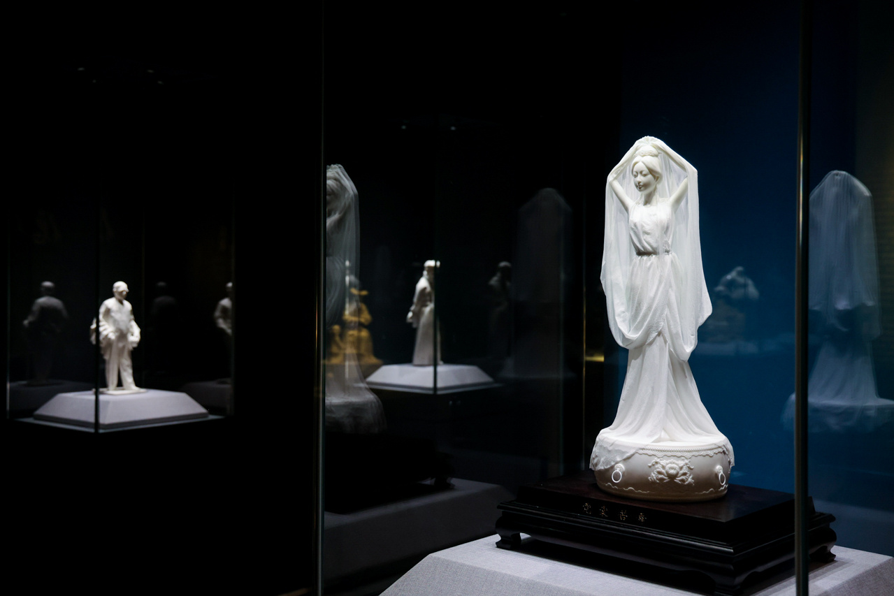 德行天下·化育万物 德化白瓷亮相中国美术馆 德行天下·化育万物 德化白瓷亮相中国美术馆