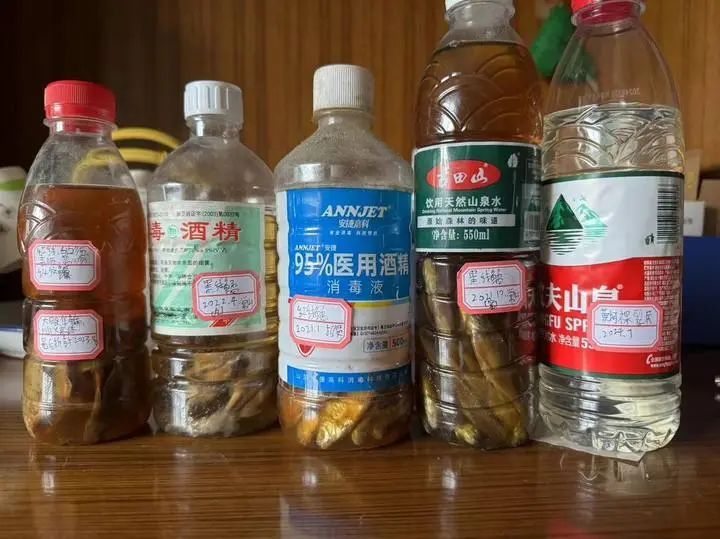 儿子考上浙大，爸爸亲手送通知书