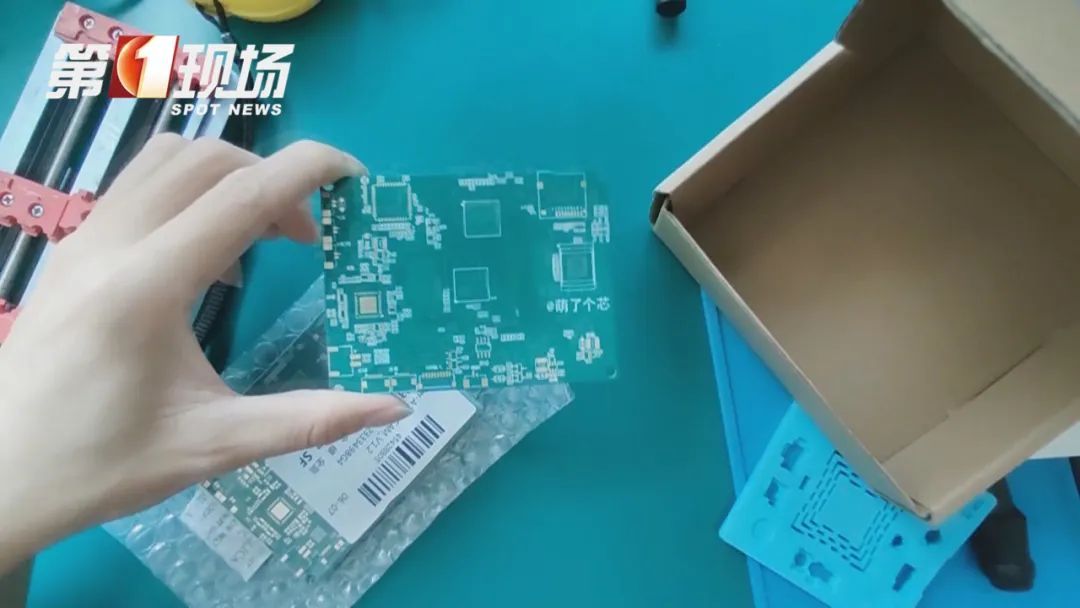 电子产品难倒奶奶？大学生亲手“爆改”！