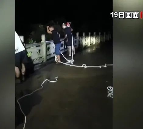 又发现三辆失联车辆！落水者讲述获救经历，陕西桥梁垮塌最新救援情况→