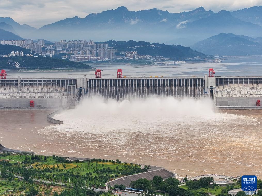 三峡水库持续泄洪 三峡水库持续泄洪