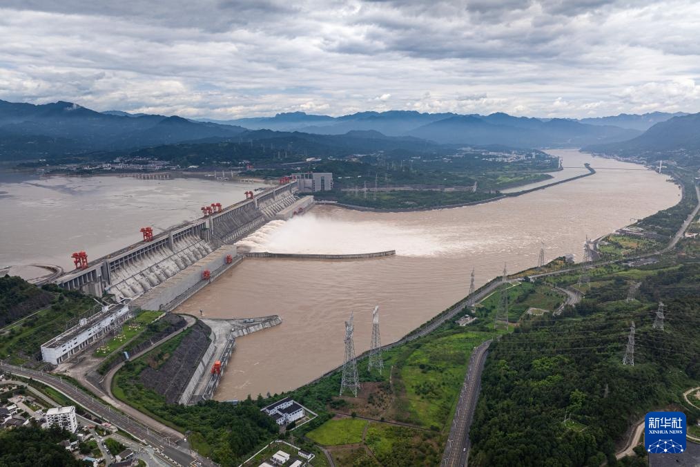 三峡水库持续泄洪 三峡水库持续泄洪