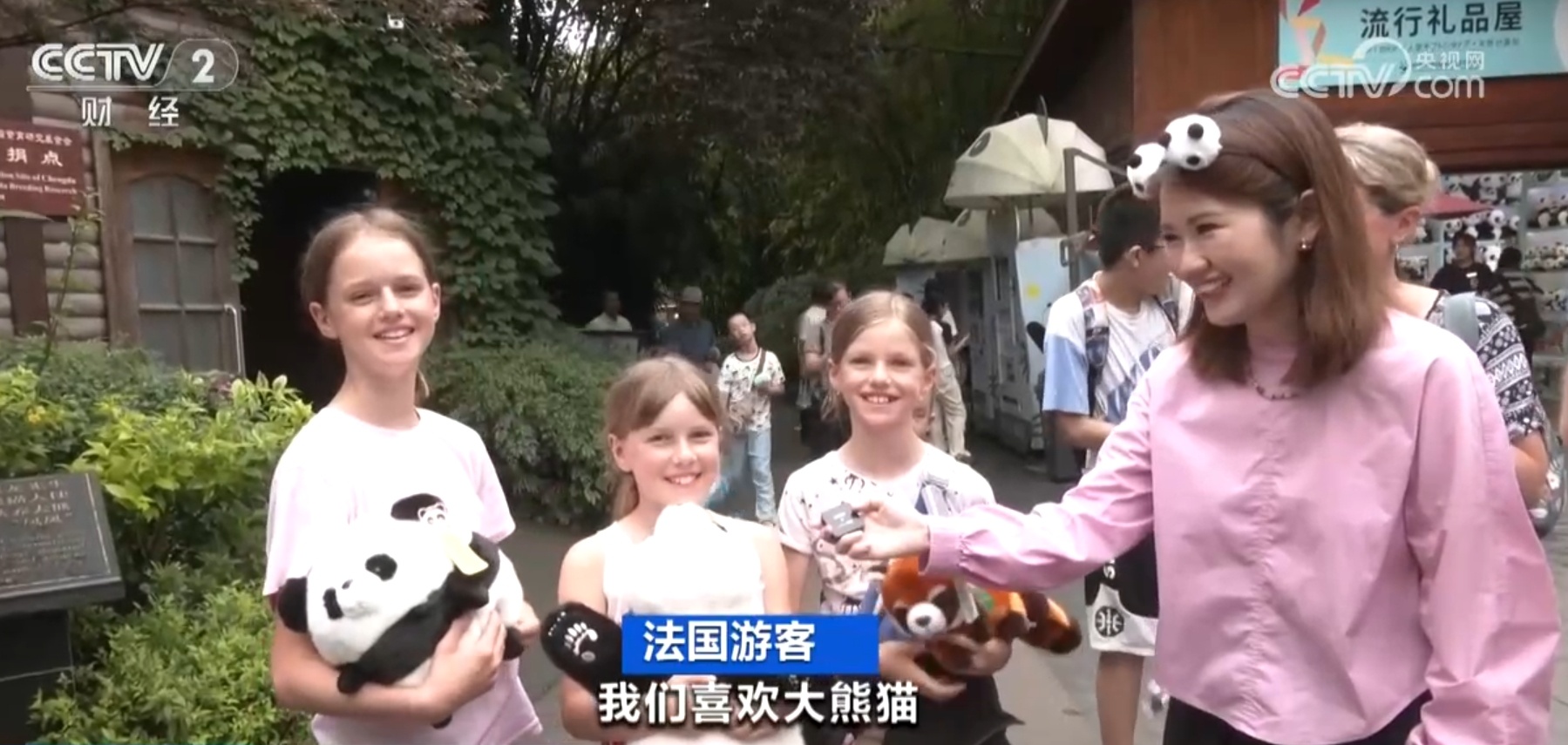 中国城市City不City？跟着英国旅游网红博主乘坐地铁漫步成都寻找答案