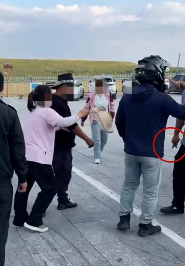 山西警方通报“游客碾压快餐盒遭殴打”案件：打人者被行拘