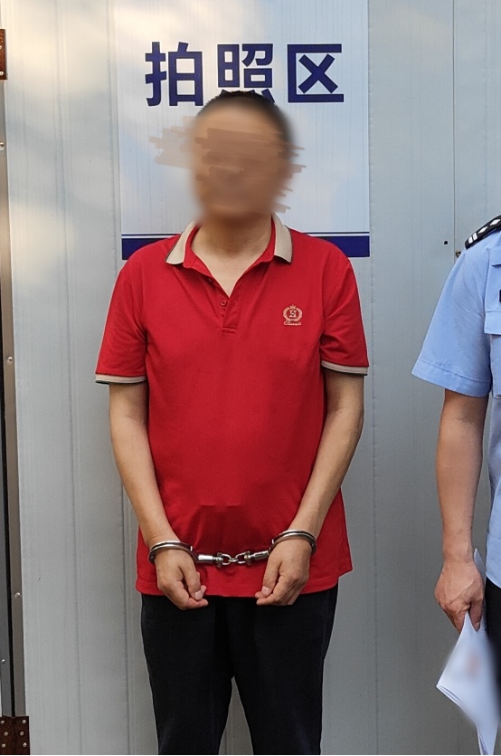 “路怒”司机高速斗气别车相撞！成都交警：查实、拘留！