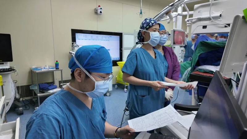 万米高空突发！她出手了！