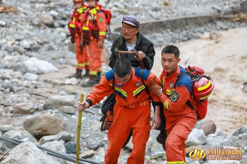 争分夺秒！雅安汉源“7·20”山洪暴雨灾害抢险救援直击