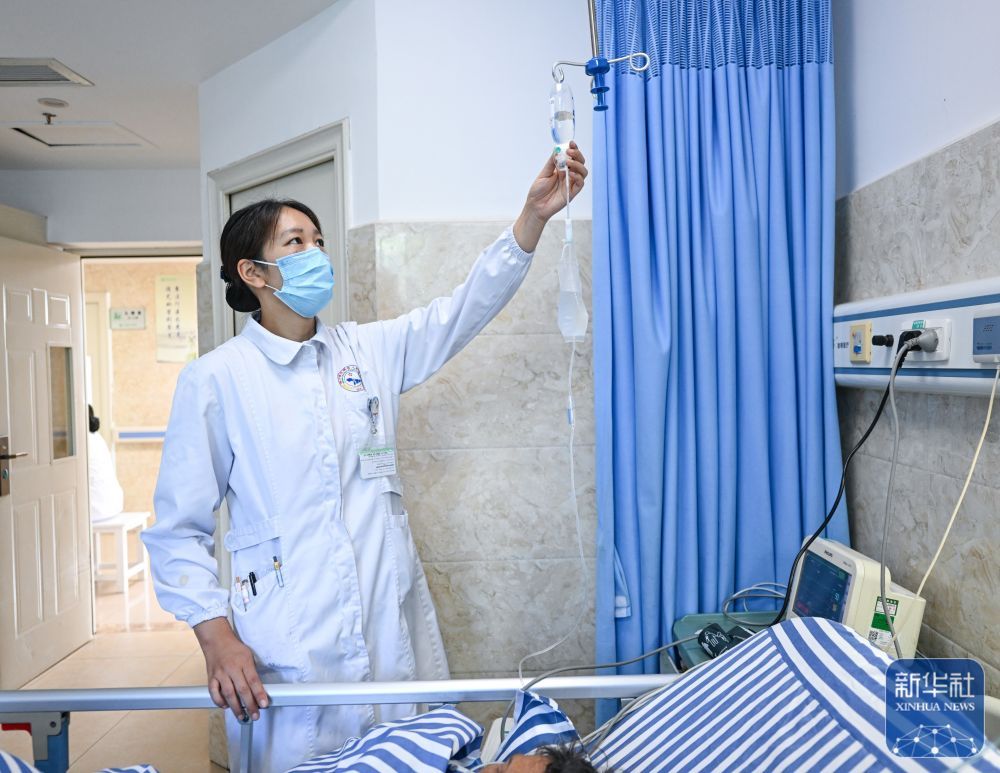 救治四川汉源山洪泥石流灾害伤员