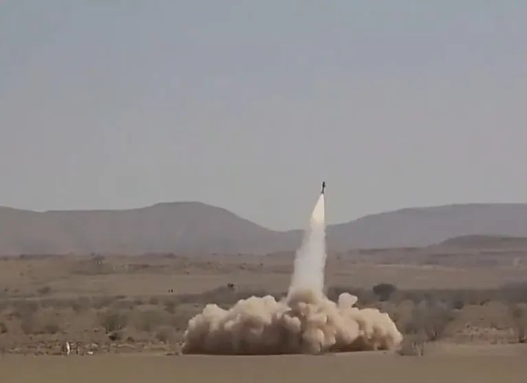 胡塞武装称击中，以色列称已拦截