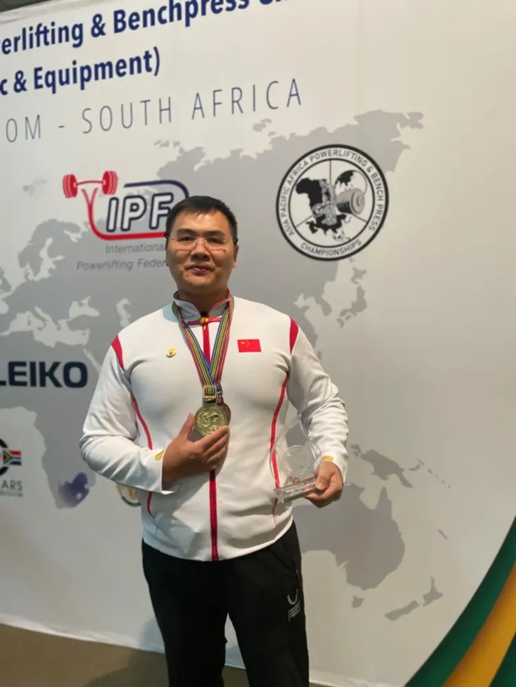 哲学教授？举重冠军？网友：好小众的文字