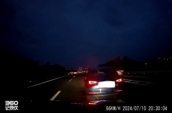 “路怒”司机高速斗气别车相撞！成都交警：查实、拘留！