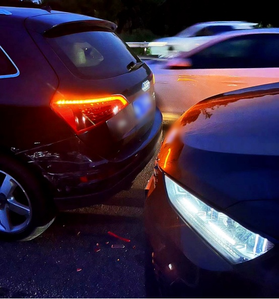 “路怒”司机高速斗气别车相撞！成都交警：查实、拘留！