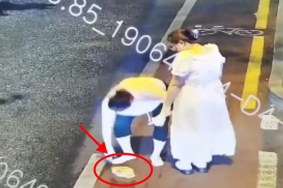 事发长沙街头!女子捡到好厚一沓现金 事发长沙街头!女子捡到好厚一沓现金