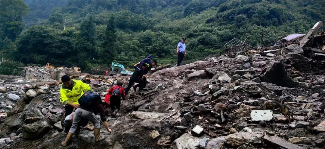争分夺秒！雅安汉源“7·20”山洪暴雨灾害抢险救援直击